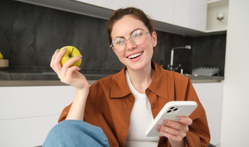 Professional nutritionist in consultation