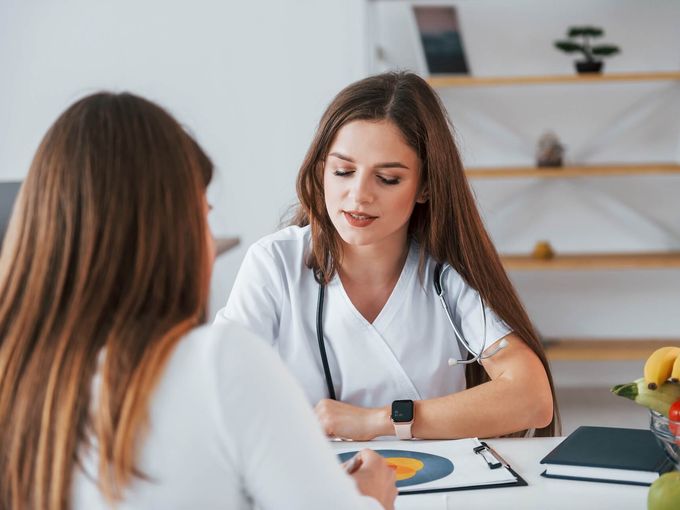 Professional nutritionist in consultation